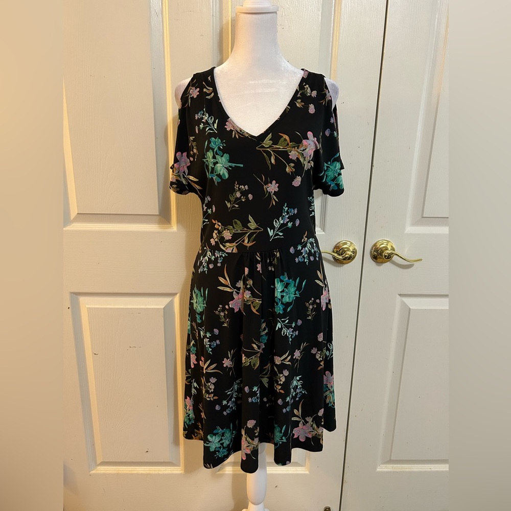 NWT Collective Concepts cold shoulder dress, Medium Petite